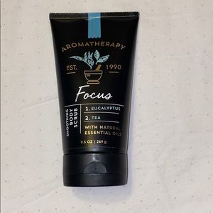 Women Bath and Body Works Aromatherapy body scrub